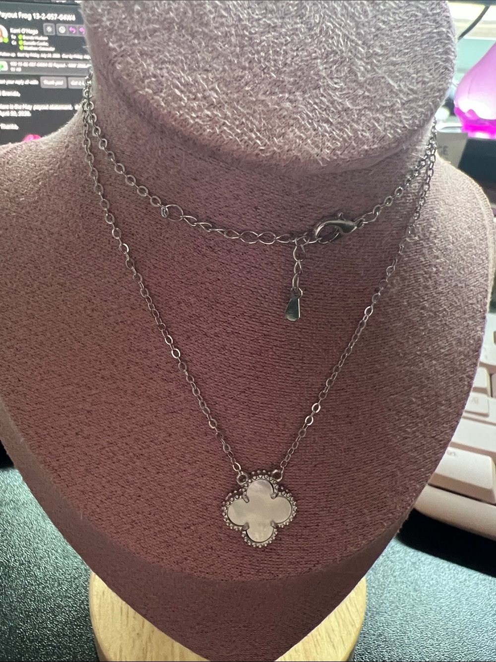 Silver Clover Pendant Necklace - Elegant White Mother-of-Pearl